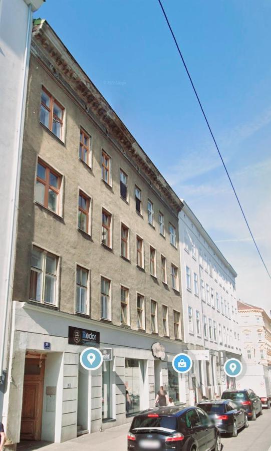 Cozy Market-Square Retreat Located In The Heart Of The 10Th District Wien Eksteriør bilde